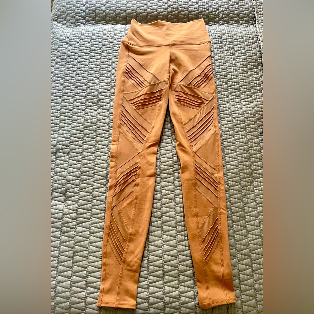ALO YOGA mesh cut out leggings size XXS